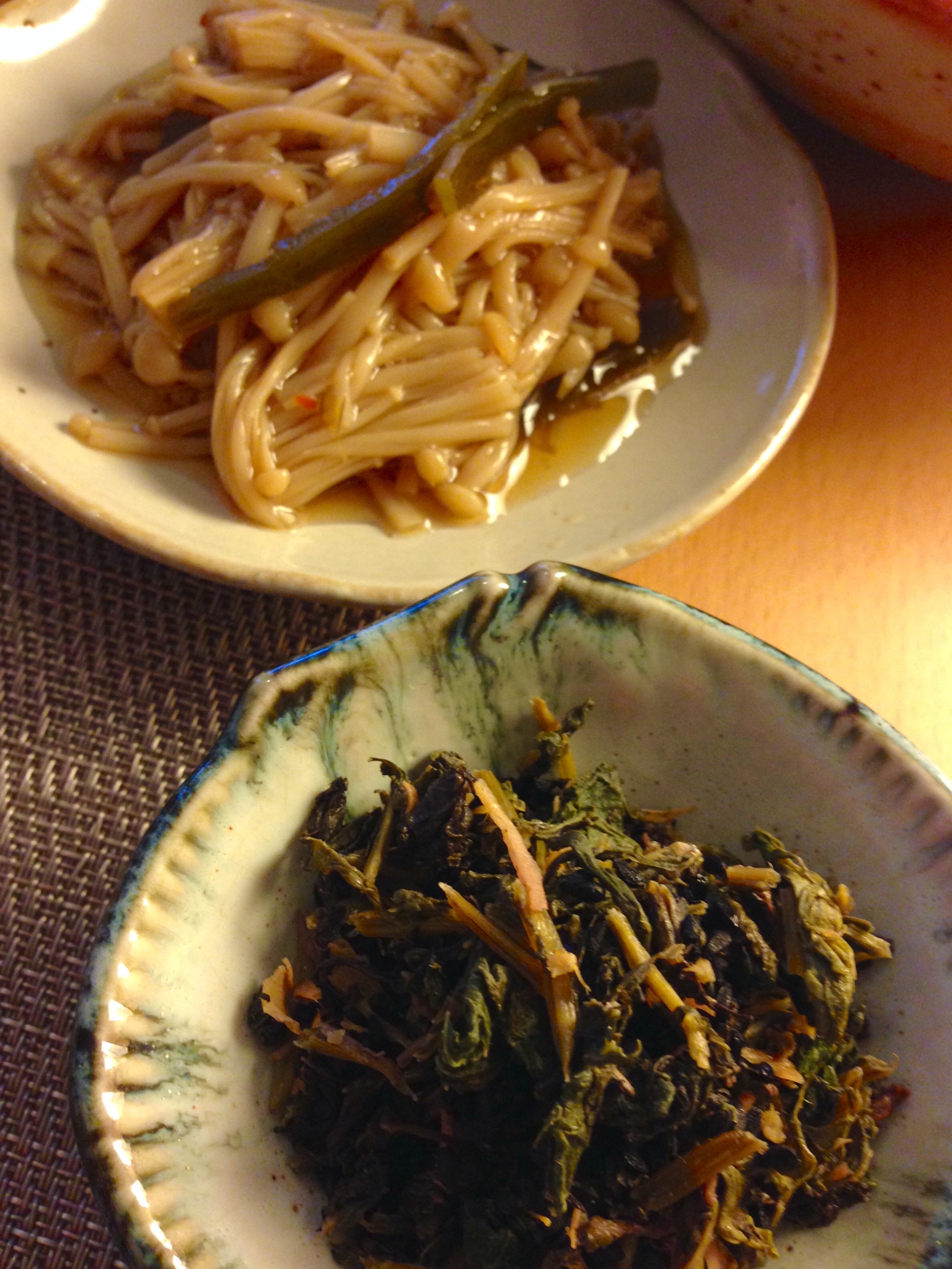 焼き烏賊と椎茸 ラディッシュの葉と梅紫蘇と生姜とブラッククミンの炒り煮 若布と胡瓜と海老の酢の物 なめ茸 グリンピースと椎茸の卵とじ 薬味どっさり味噌汁 アメリカ生活 野菜たっぷりご飯の記録 焼き烏賊と椎茸 ラディッシュの葉と梅紫蘇と生姜とブラッククミンの炒り煮 若布と胡瓜と海老の酢の物 なめ茸 グリンピースと椎茸の卵とじ 薬味どっさり味噌汁 アメリカ生活 野菜たっぷりご飯の記録