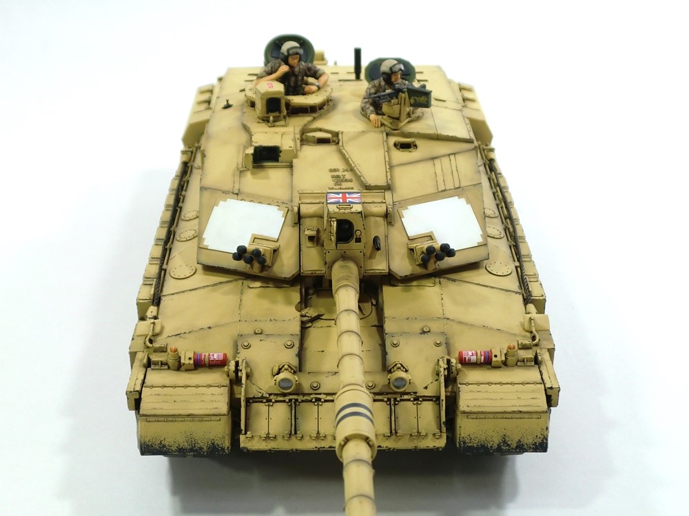 タミヤ1/35 チャレンジャー2 DESERTISED イラク戦 全塗装 完成品 タミヤ 1/35 ミリタリーミニチュアシリーズ イギリス主力戦車