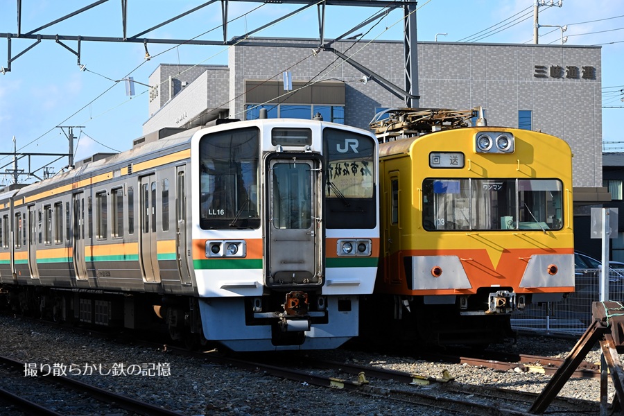 三岐鉄道 富田(2025.12.7) 旧西武 103F、旧JR東海 211系