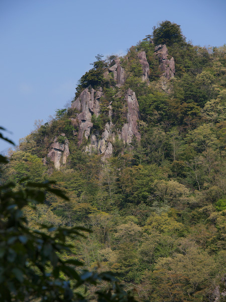 地蔵峠からみる岩峰