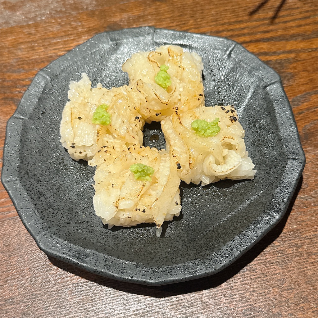 スシスミビ：料理（炙りエンガワの押しずし）
