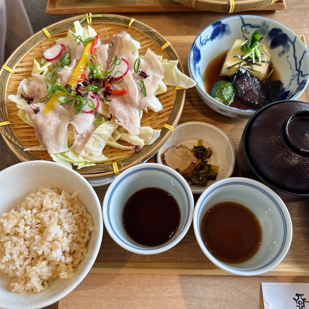 あえん:ランチの豚と野菜のざる蒸し