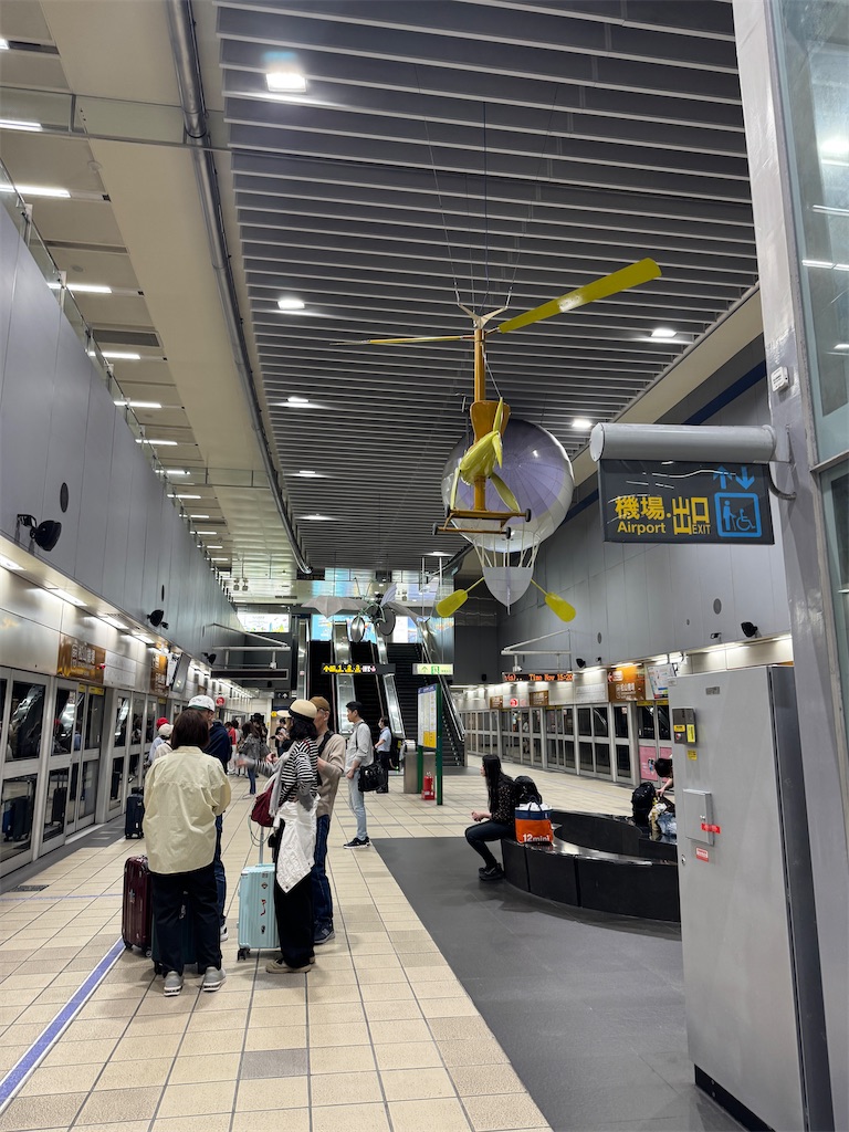 松山空港駅:ホーム