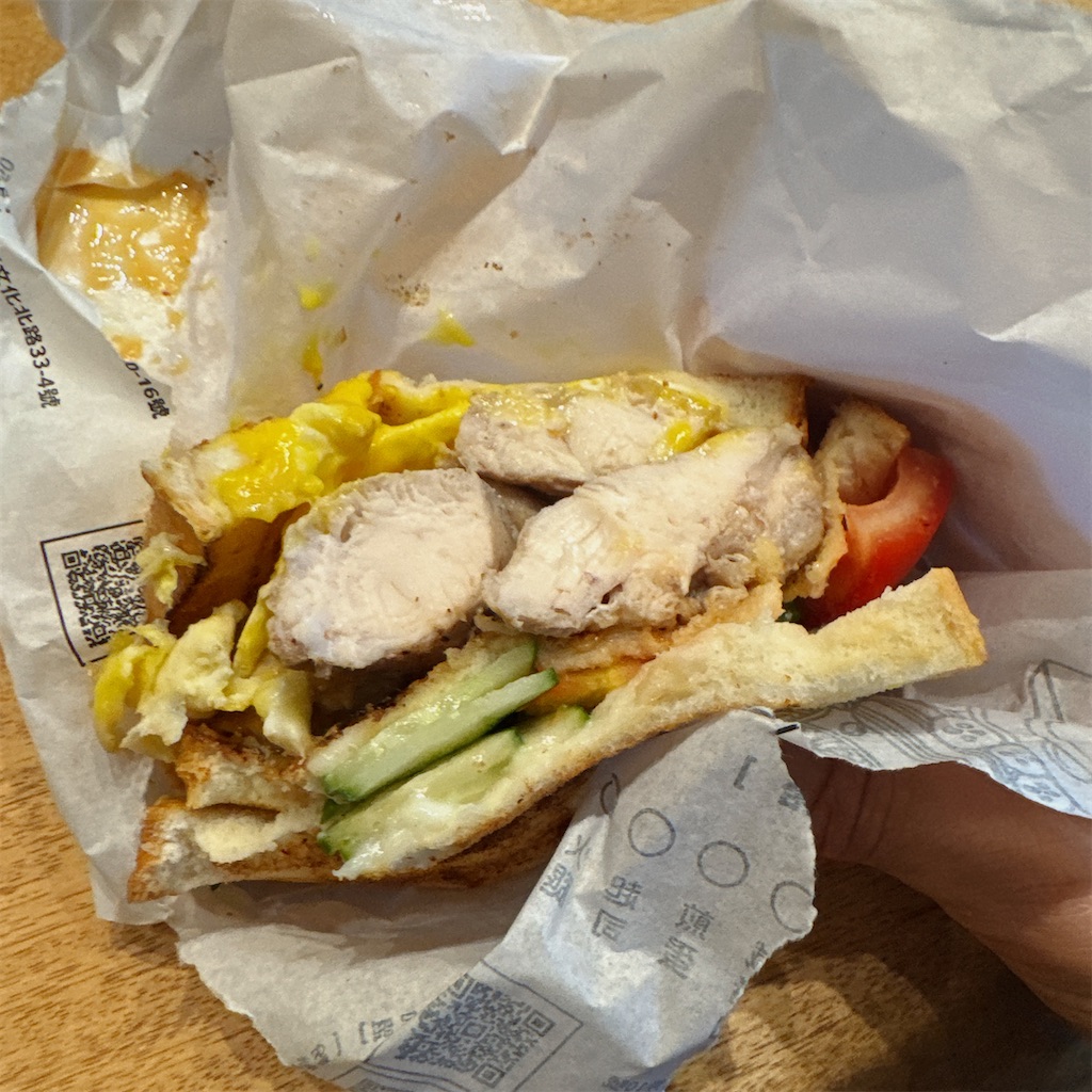 阿姐的店碳烤三明治：チキンたっぷりのサンドイッチ