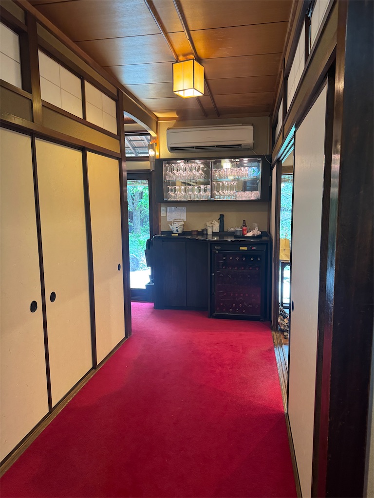 あつた蓬莱軒：本店店内