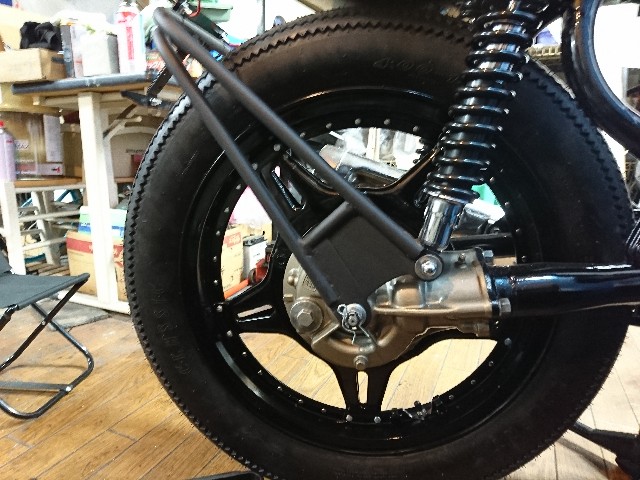 独創のナンバーステー - ホンダGL400 絶滅危惧種cafe化計画