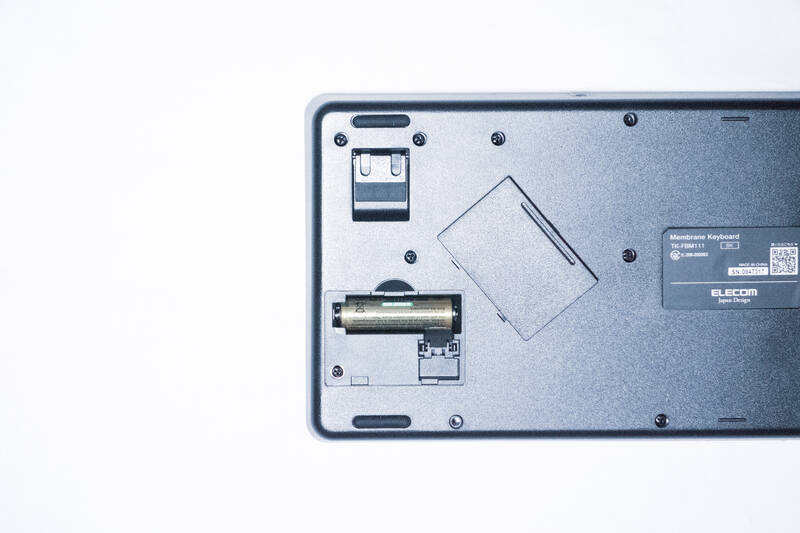 「TK-FBM111BK」は単三乾電池1本でOK