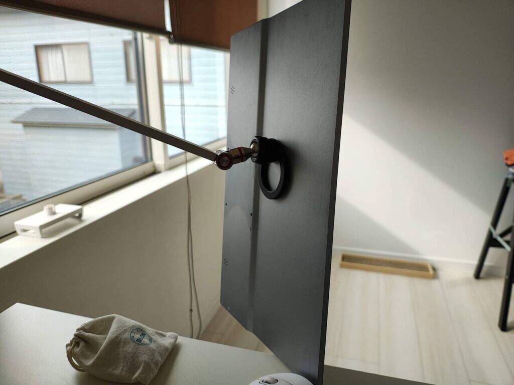 モバイルモニター - 浮かせる方法・Magsafeで固定した様子・使用した機材の紹介