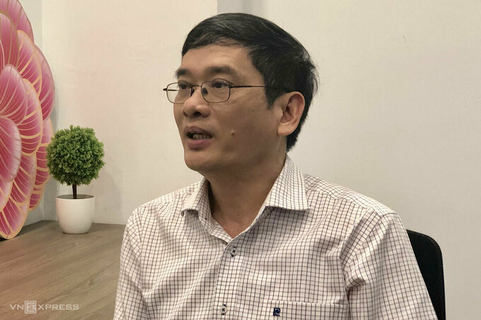 Ông Hoàng Nhân Chính trả lời phỏng vấn VnExpress. Ảnh: Ngân Dương.