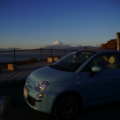 [car][風景][夕焼け]夕暮れ時のフィーちゃんと富士山