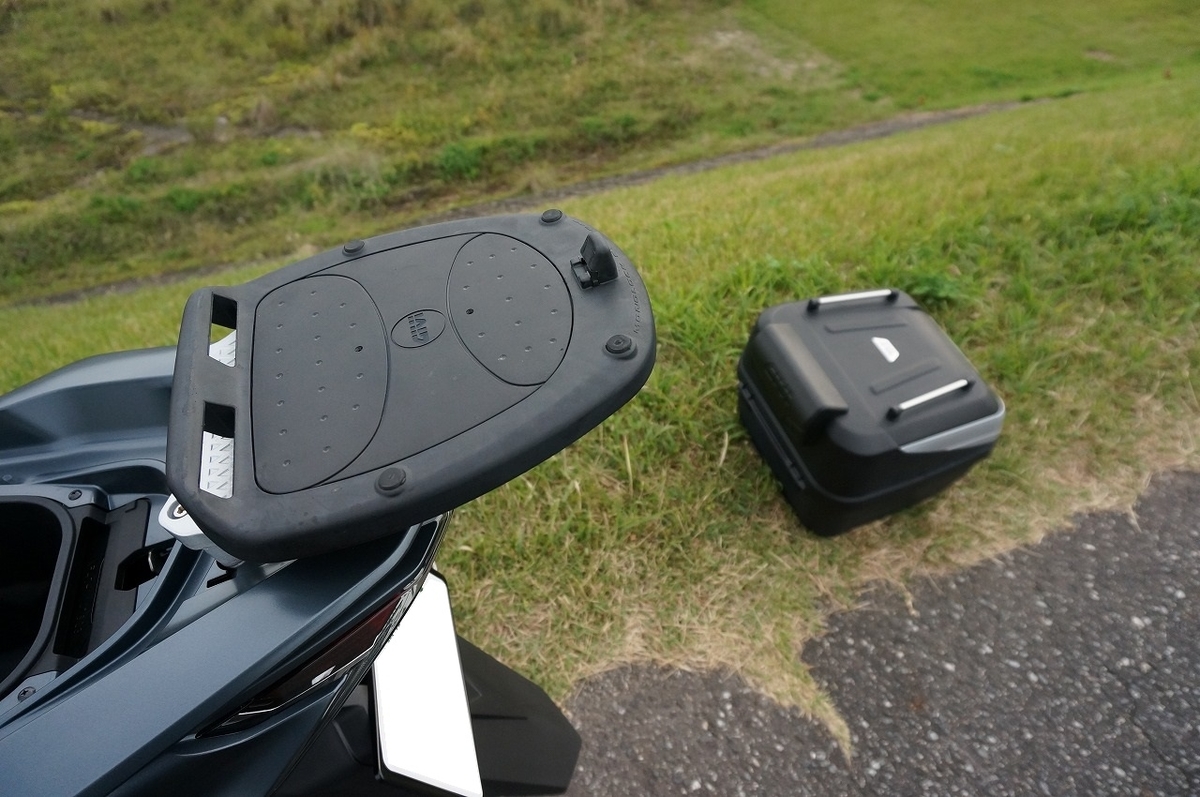 PCX JK05等現行PCX用 ホンダ純正スマートキー連動トップボックス 弱かっ