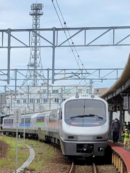 臨時特急ニセコ号乗車記①～10時打ちに負けたら諦めずに粘れ！ - 夫婦