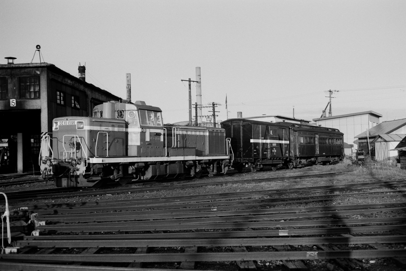 低価 鷲別機関区 「DD51 1135」 ナンバープレート