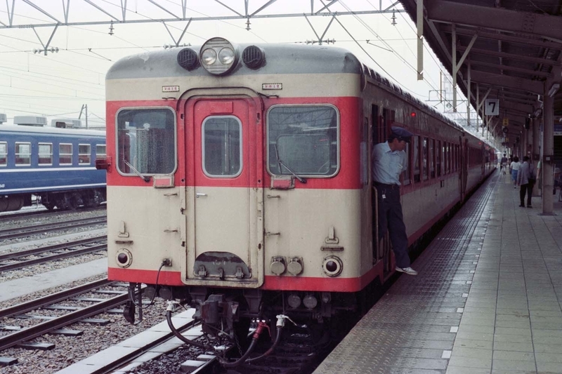 長野駅にて - ただいま鉄道写真スキャン中