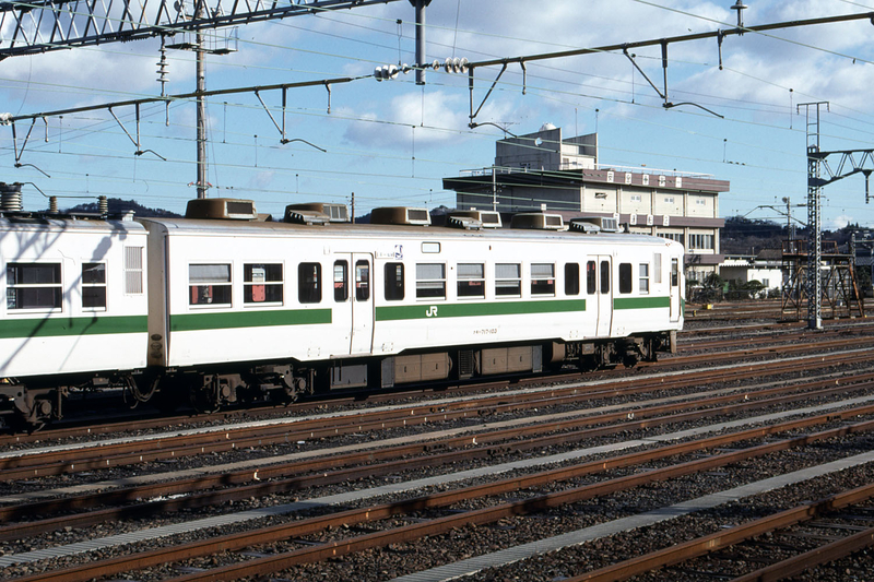 平駅で - ただいま鉄道写真スキャン中