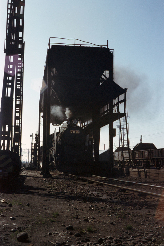 徹夜明けでも頭スッキリ滝川機関区 - ただいま鉄道写真スキャン中