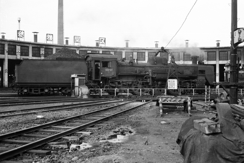蒸機時代最後の苗穂機関区訪問その1 - ただいま鉄道写真スキャン中