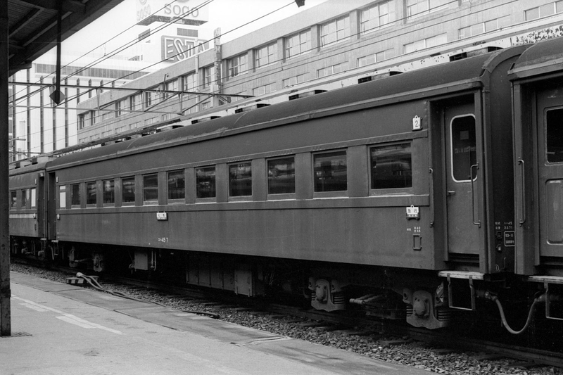 早朝の札幌駅、トライXで撮影（その2） - ただいま鉄道写真スキャン中