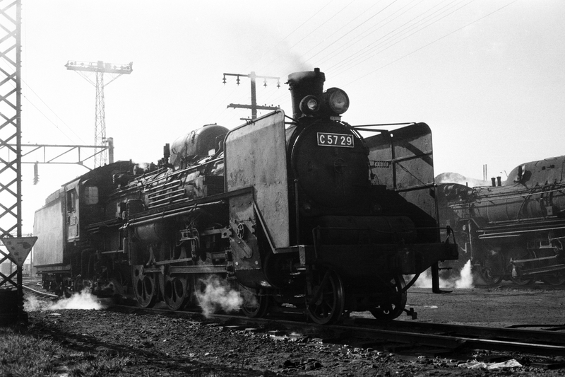 逆光に四苦八苦 - ただいま鉄道写真スキャン中