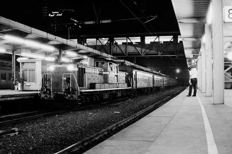 滝川駅で徹夜観察 - ただいま鉄道写真スキャン中