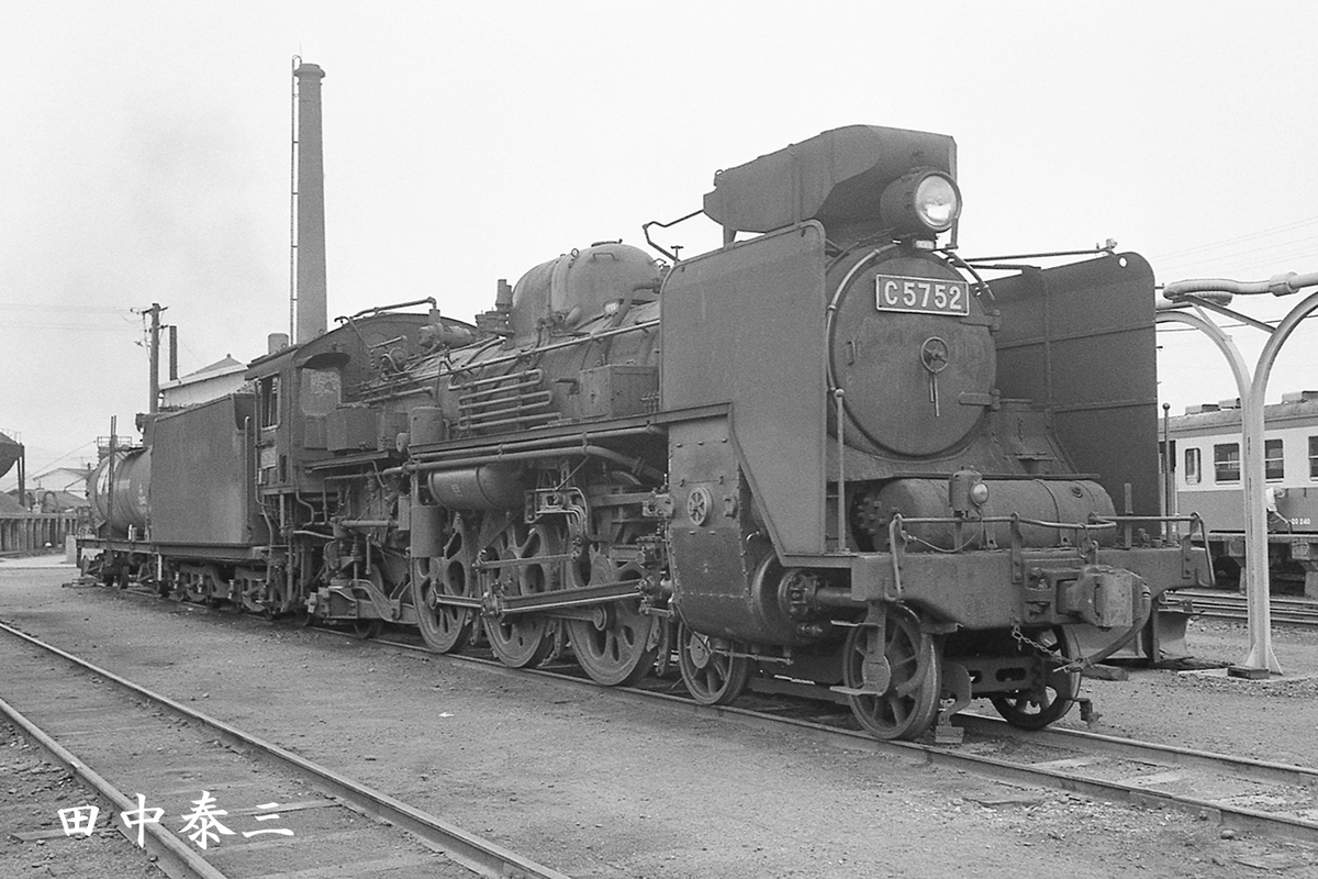 C57 52とC57 110 - ただいま鉄道写真スキャン中