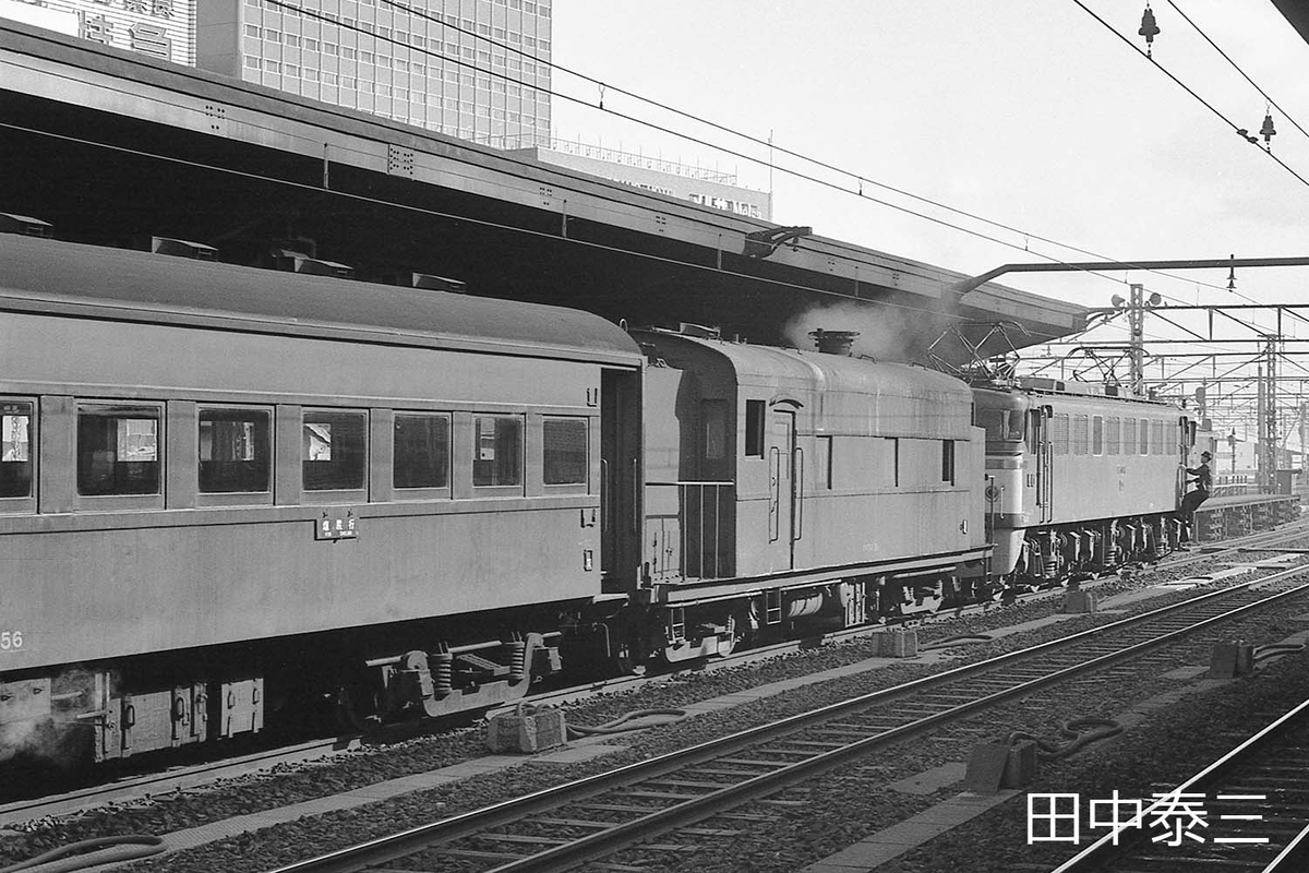 暖房車マヌ34 - ただいま鉄道写真スキャン中