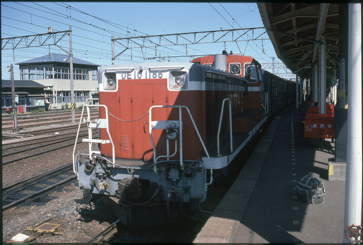 ちょっと邪魔 - ただいま鉄道写真スキャン中