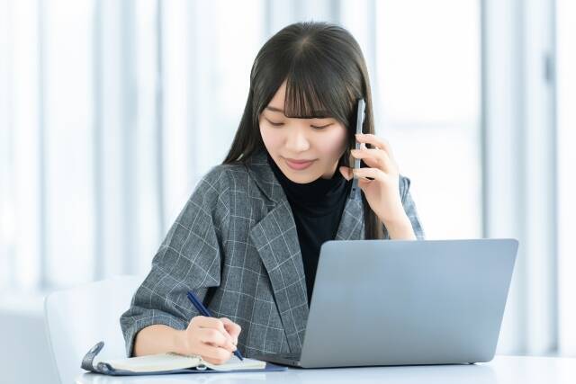 例文付き】「返信遅くなってごめん」のビジネス敬語と言い換えまとめ