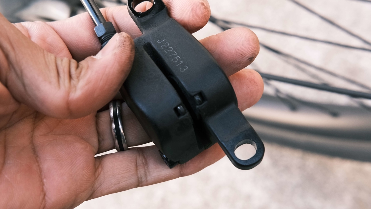 VANMOOF 油圧式ディスクブレーキを直す - ミニマリストらくだ