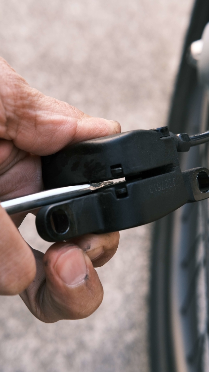 VANMOOF 油圧式ディスクブレーキを直す - ミニマリストらくだ