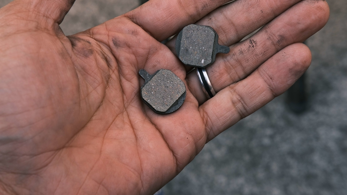 VANMOOF 油圧式ディスクブレーキを直す - ミニマリストらくだ