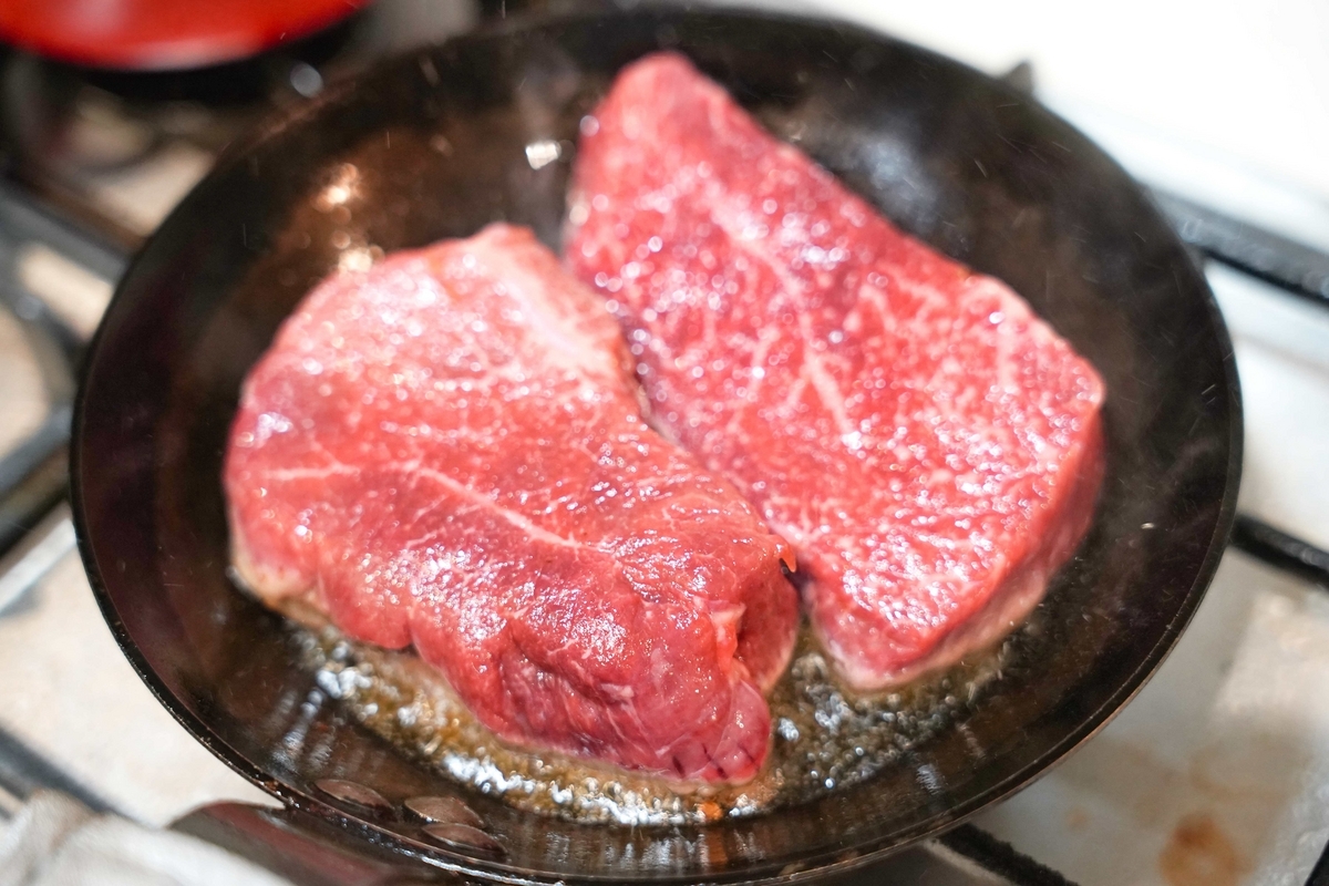 Amazon.co.jp: ギフト 黒毛和牛 国産牛 4種 1段重 240g焼肉