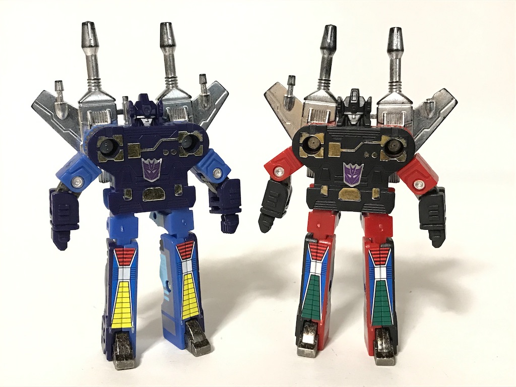 トランスフォーマーアンコール　復刻版　カセットロン 赤い地味な方。トランスフォーマーアンコール 19 カセットロン