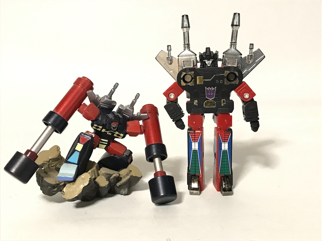 赤い地味な方。トランスフォーマーアンコール 19 カセットロン
