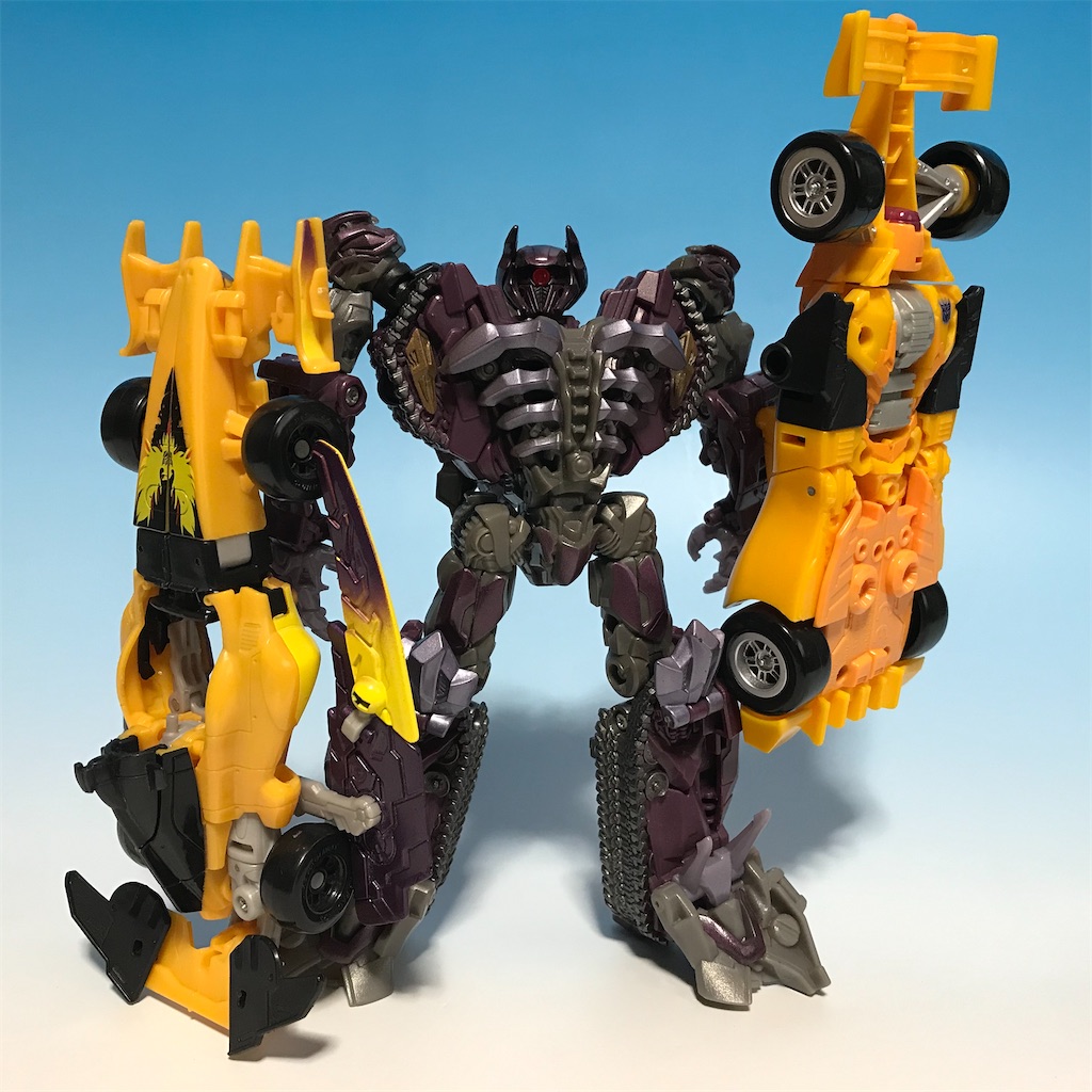 6輪じゃなかったっけ？トランスフォーマー ダークサイドムーン