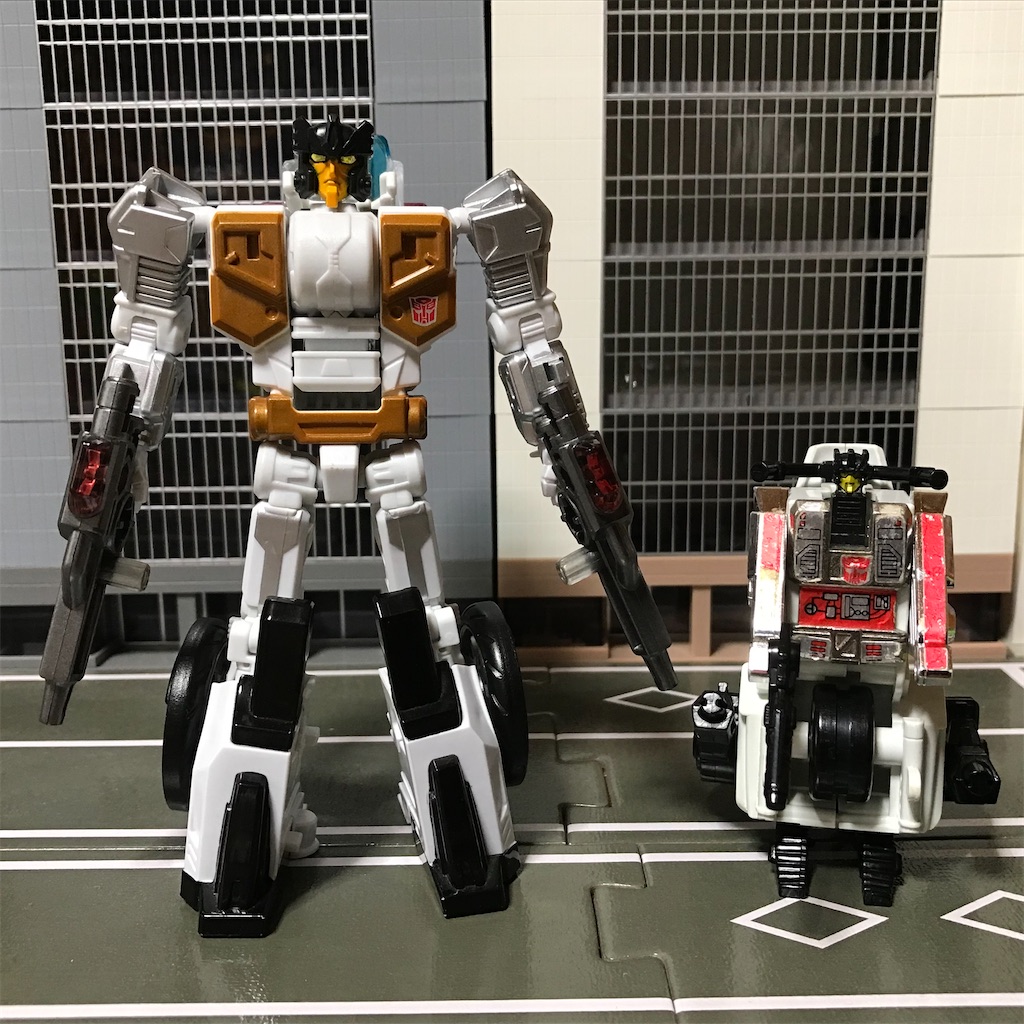 トランスフォーマー　C-74プロテクトボット／偵察員 NOT AN ULTRAMAN.トランスフォーマー C-74 プロテクトボット偵察