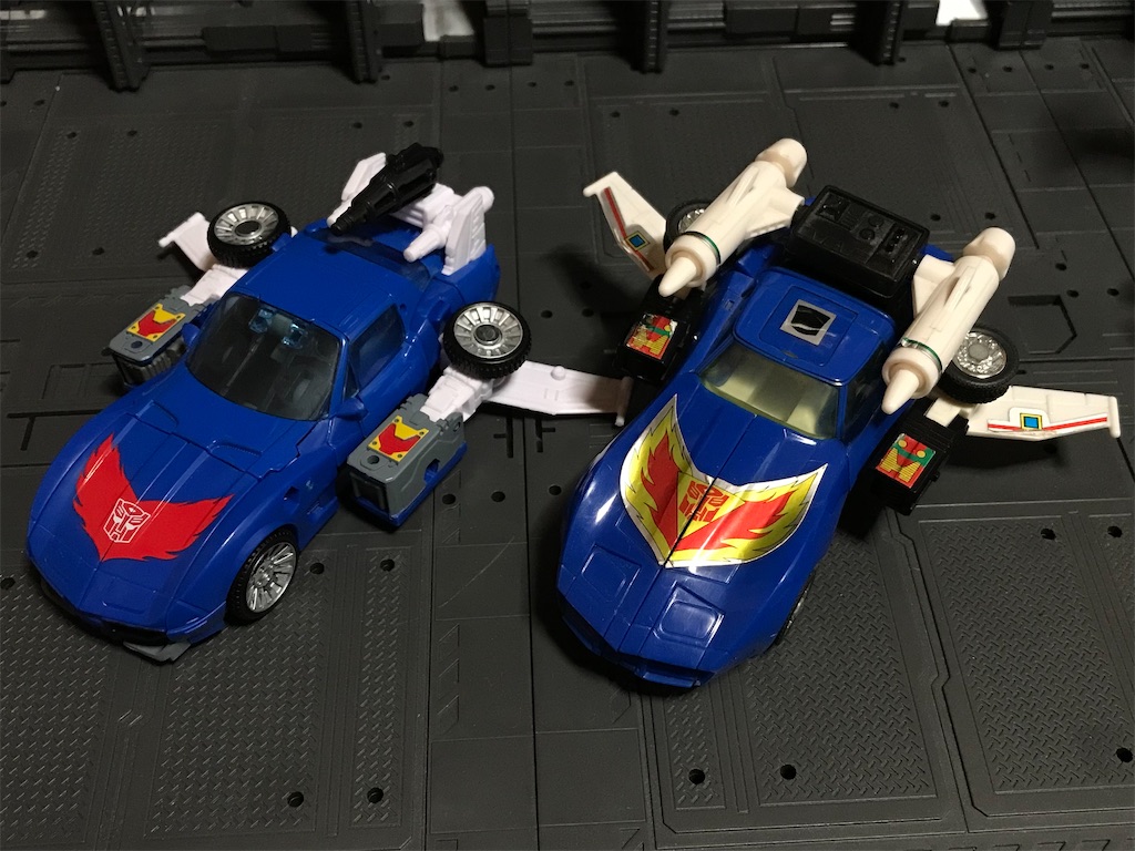 俺の美しいボンネットが・・・トランスフォーマーコレクション 4 戦士