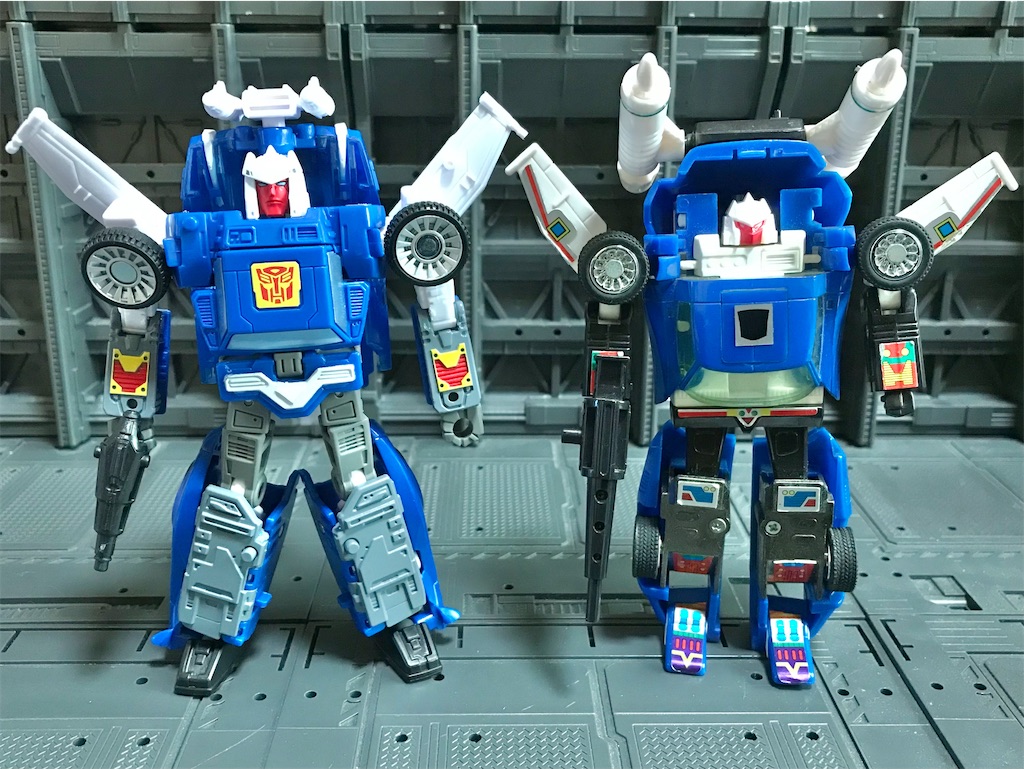 俺の美しいボンネットが・・・トランスフォーマーコレクション 4 戦士