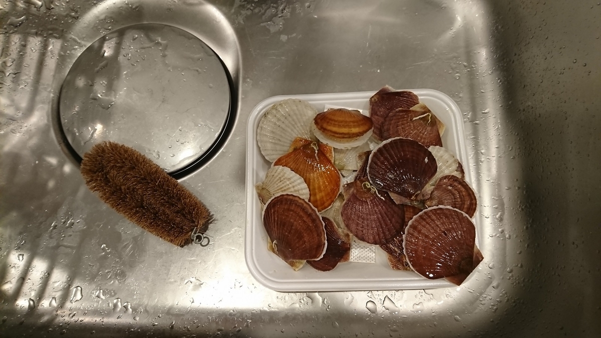 貝付きホタテの炊き込みご飯とお刺身 最低週２は魚 魚介 を食べたい