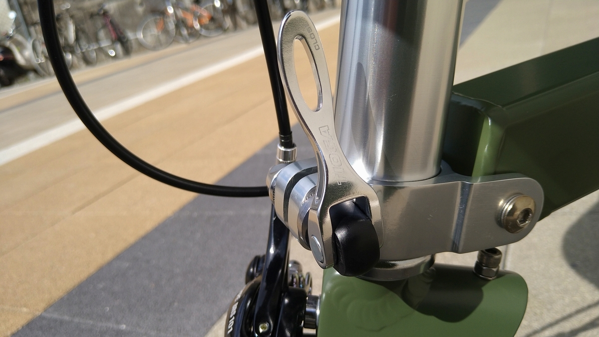 【CarryMe】カスタムピンク(譲渡証明書,ライト,チェーン,空気ポンプ付) CarryMe】カスタムピンク(譲渡証明書,ライト,チェーン,空気