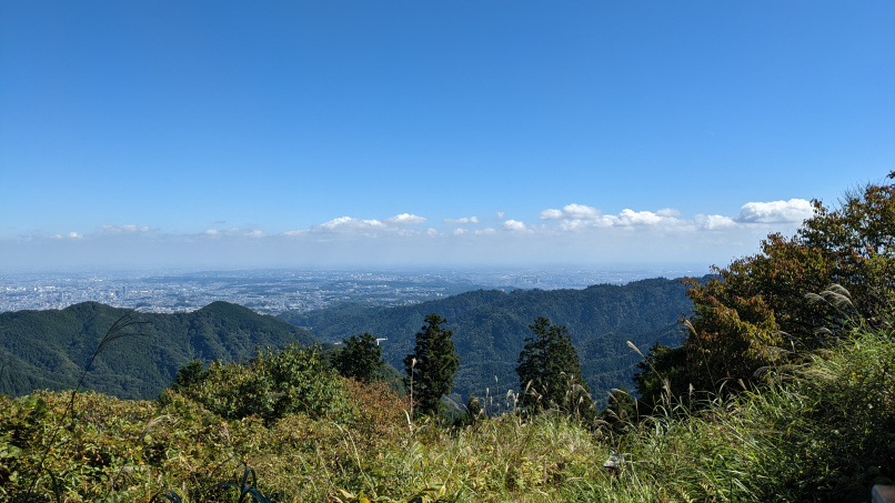 景信山からの高尾山方面