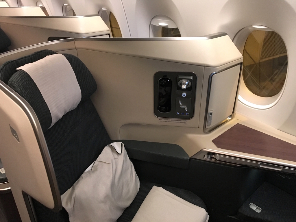 搭乗記 キャセイパシフィック航空 ビジネスクラス 深夜便の香港 マンチェスター Cx219 Rankoの女子一人旅