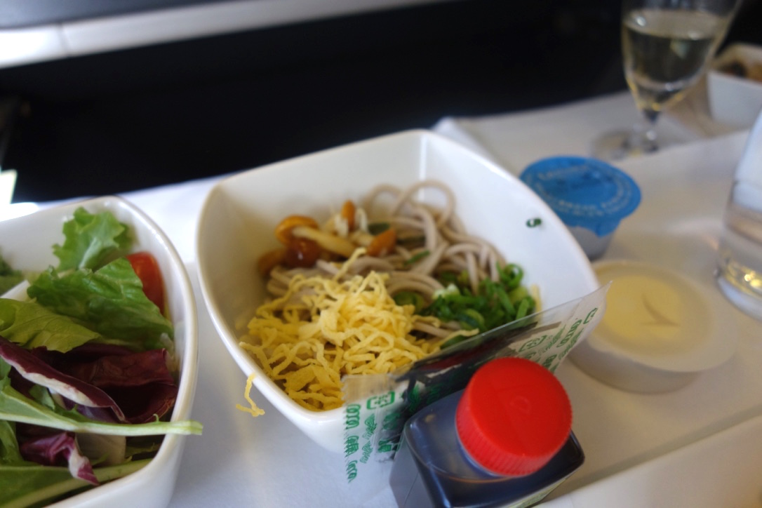 キャセイパシフィック航空-ビジネスクラス-機内食-そば