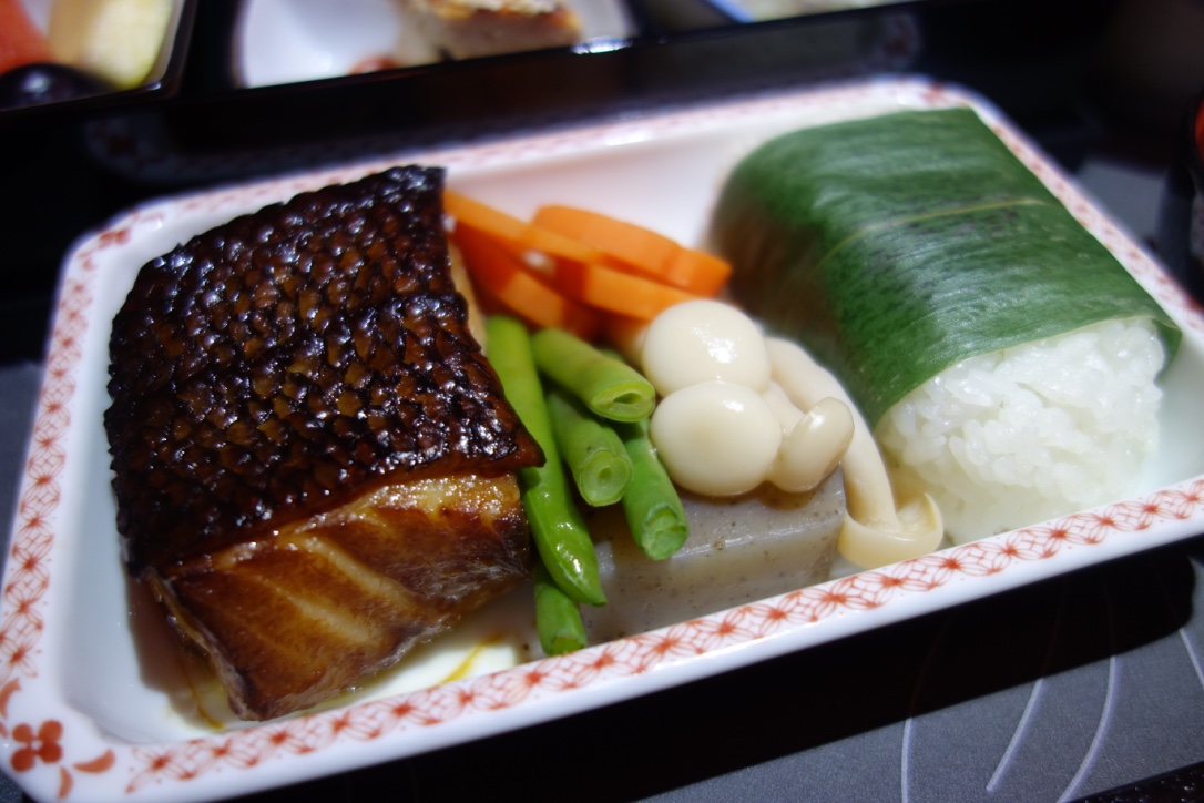 エミレーツ航空_ビジネスクラス_機内食