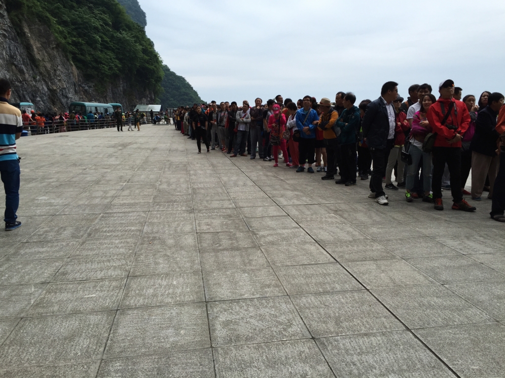 張家界 天門山 中腹 バス待ち行列
