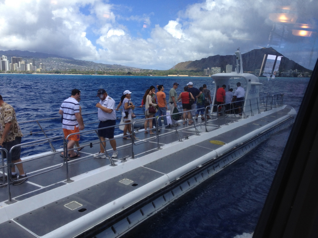 ハワイ オアフ島 観光用潜水艦 「アトランティス」乗船中