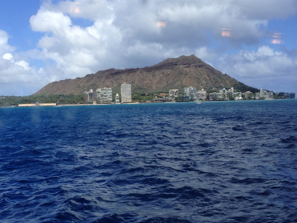 ハワイ オアフ島 観光用潜水艦 「アトランティス」帰還