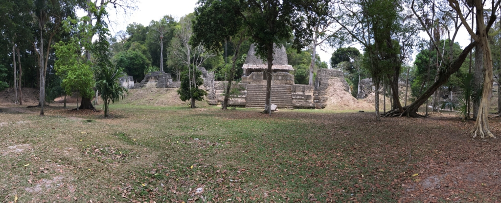 グアテマラ ティカル遺跡 「７つの神殿広場」
