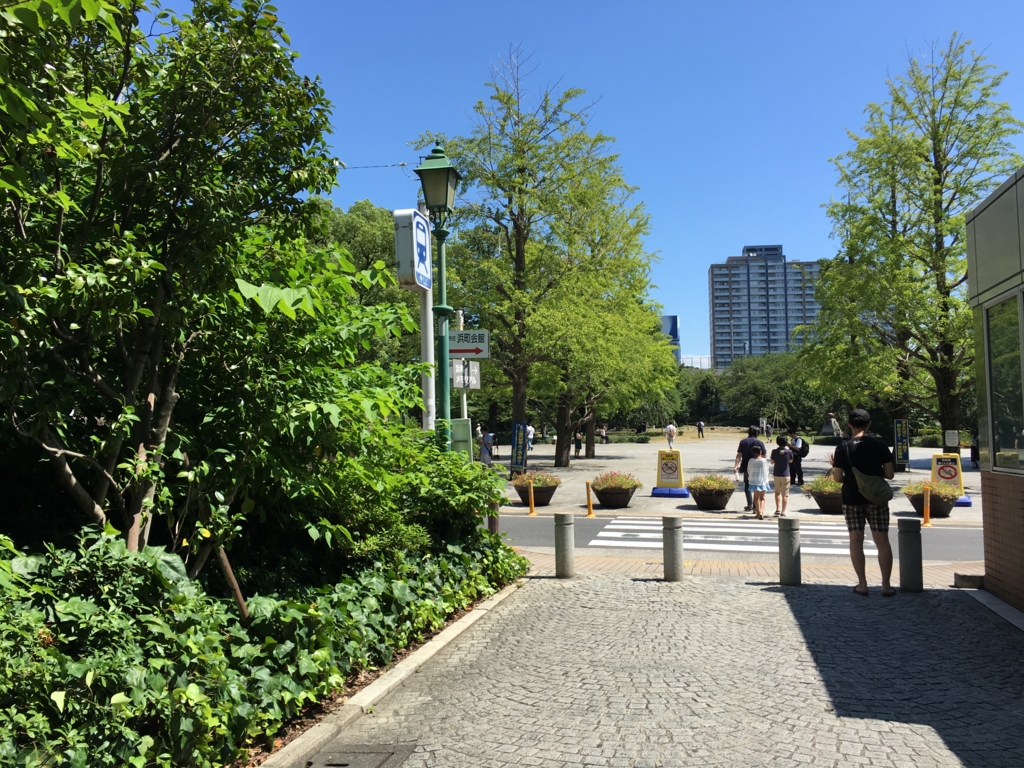 都営新宿線 浜町駅 A2出口 目の前が「浜町公園」