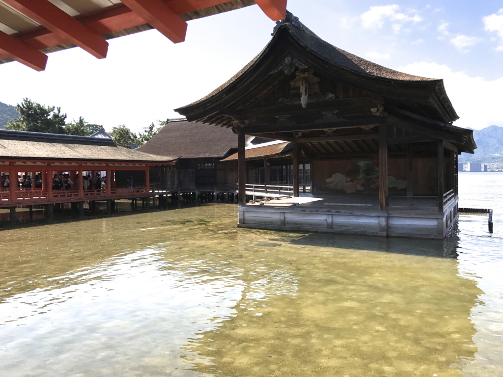 宮島 満潮時の 厳島神社 能舞台